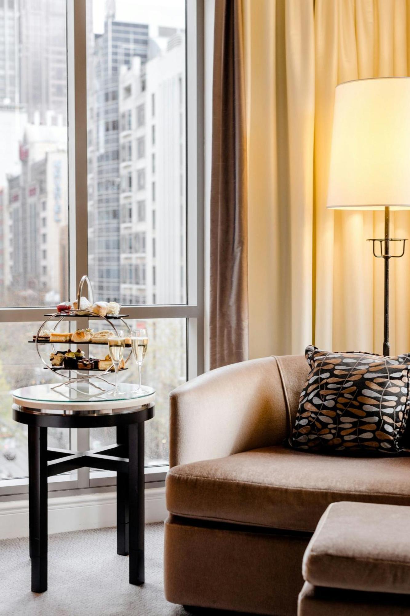 Отель The Westin Мельбурн Экстерьер фото Afternoon tea at The Landmark, Hong Kong